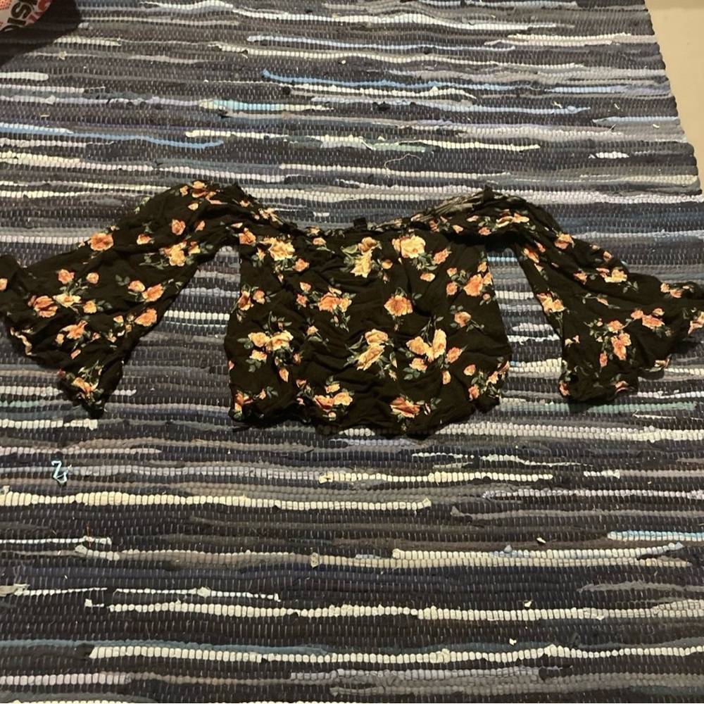 American Eagle Floral Pattern Ruffle Blouse Small